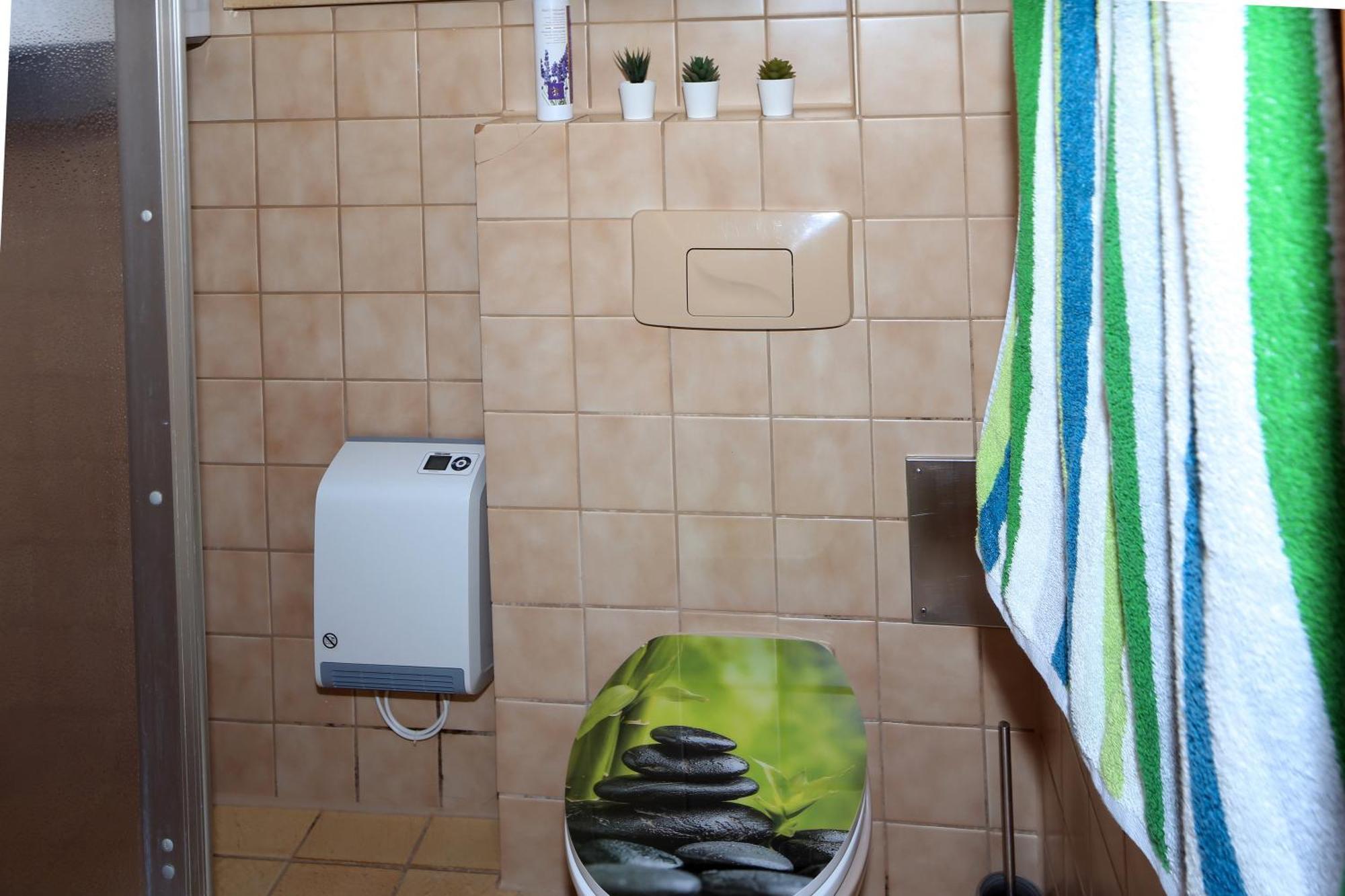 Apartamento Haus Am Sonnenhügel Bad Urach Exterior foto