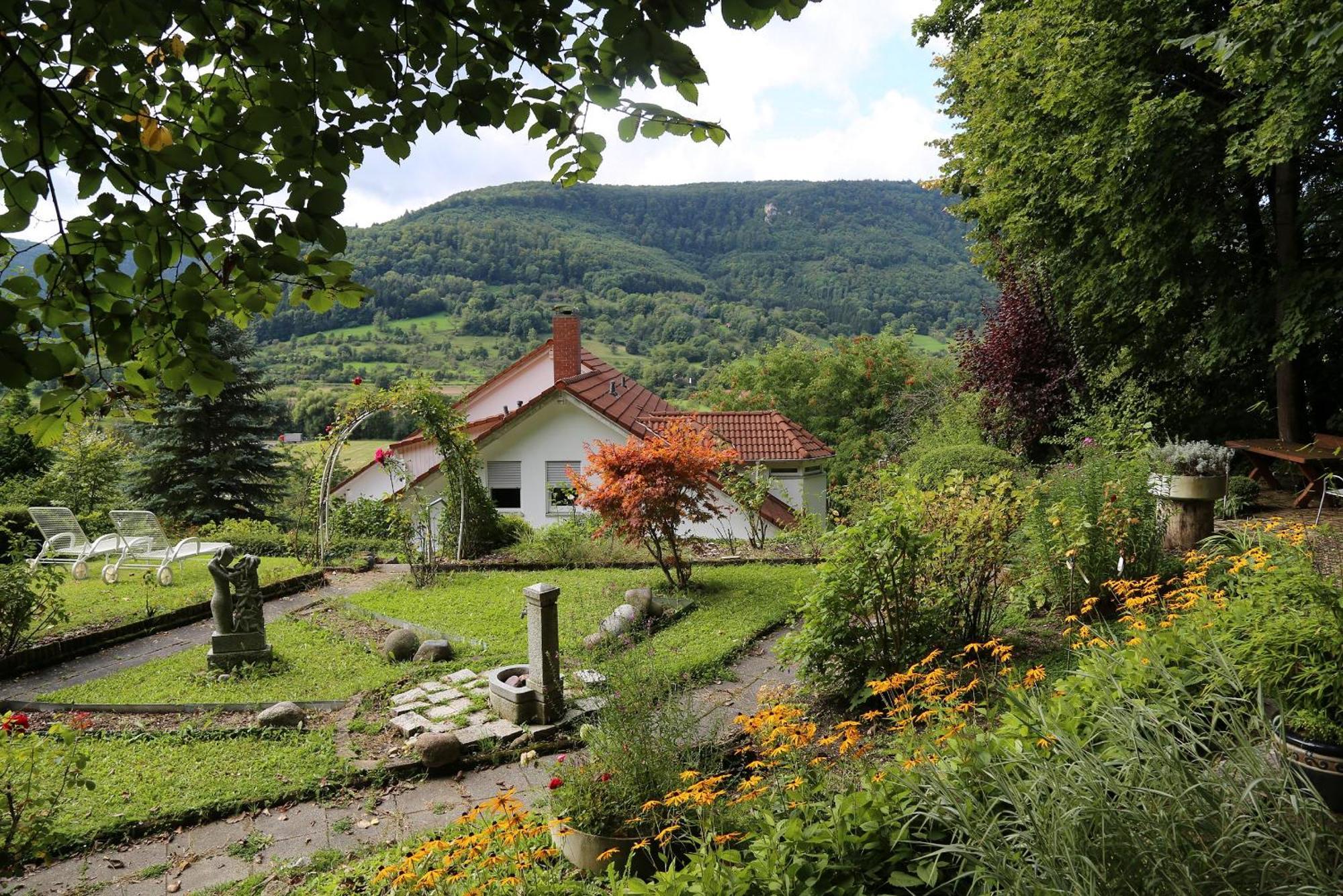 Apartamento Haus Am Sonnenhügel Bad Urach Exterior foto